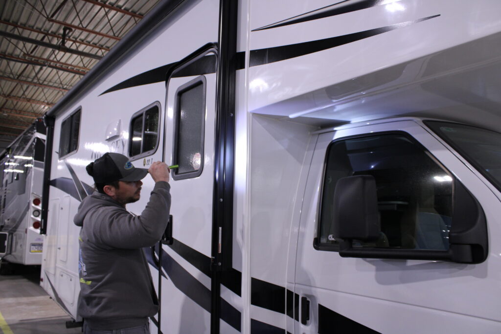 What are the sign that your RV air conditioner needs repair?